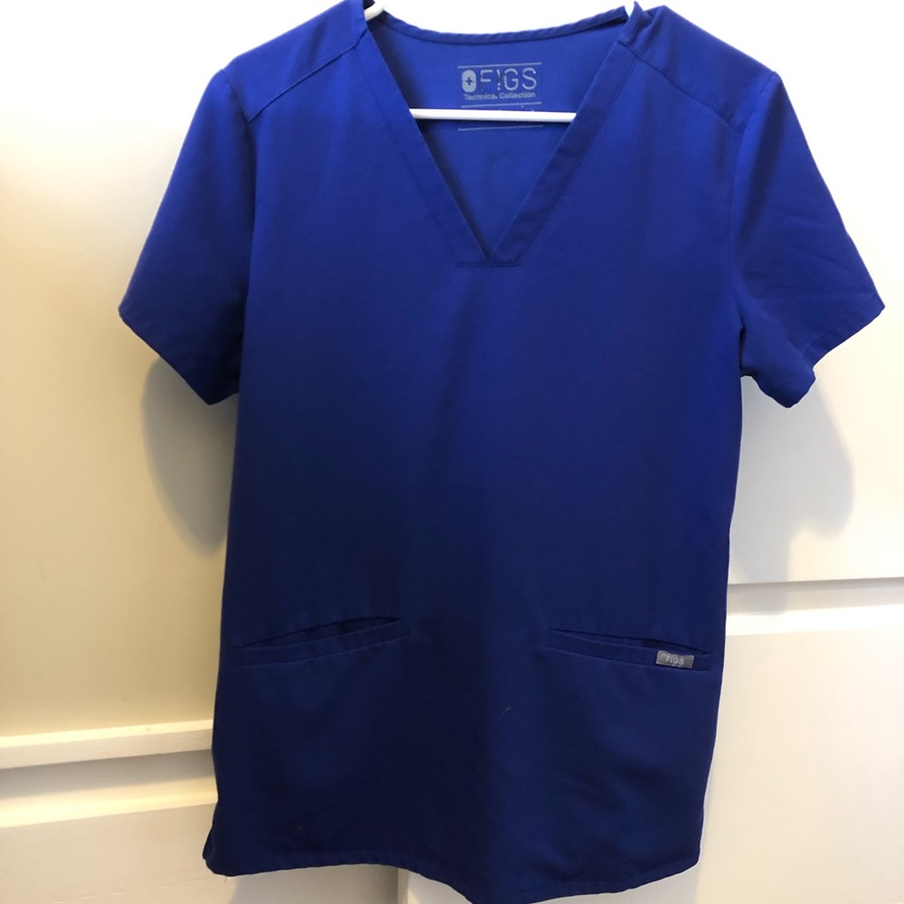 ❤️ FIGS scrub top